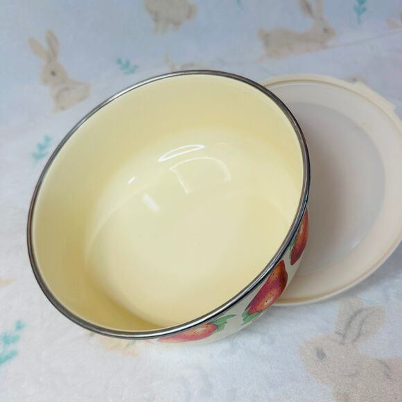 Kobe Strawberry & Cream Enamel Nesting Bowl w/Lid - Picture 4 of 10